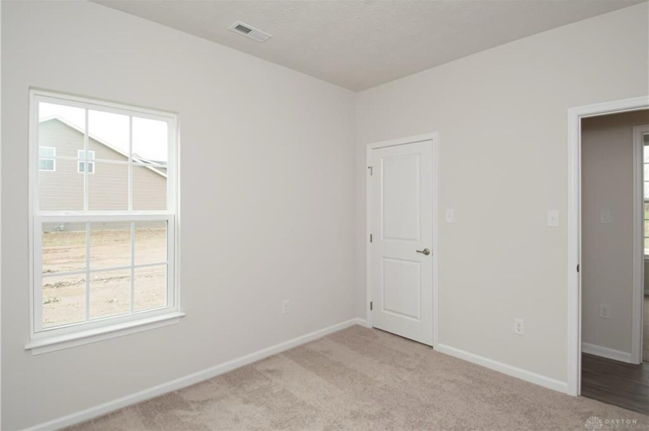 Building Photo - 2125 Schmidt Dr
