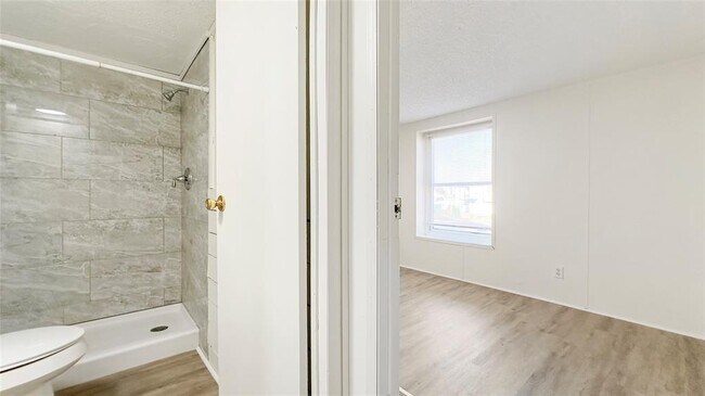 Building Photo - 1202 US-190