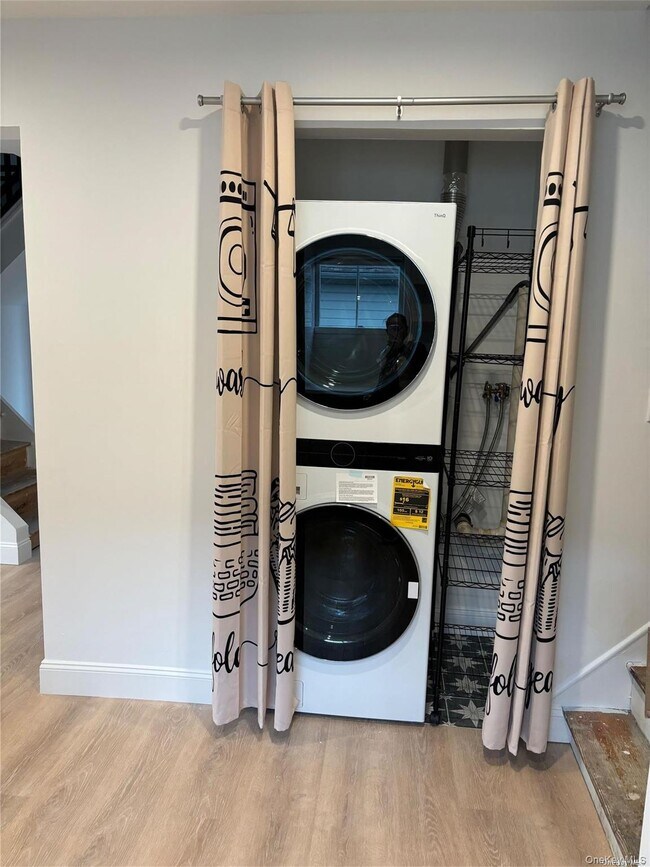 Building Photo - 1353 Old Northern Blvd