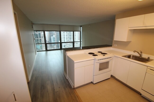 Building Photo - 2 E Erie St