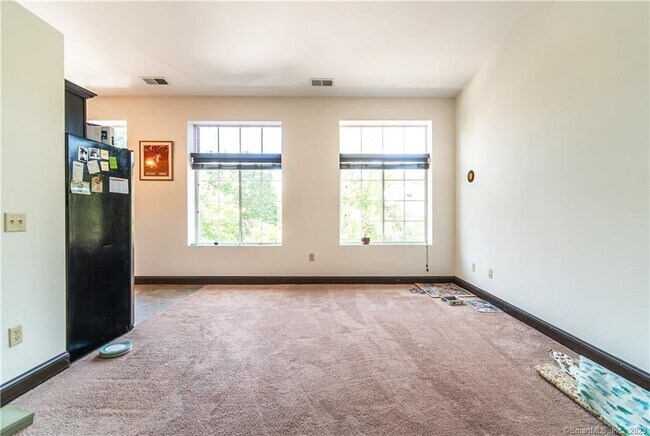 Building Photo - 10 Summit St