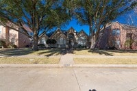 Building Photo - 3913 Overlake Dr