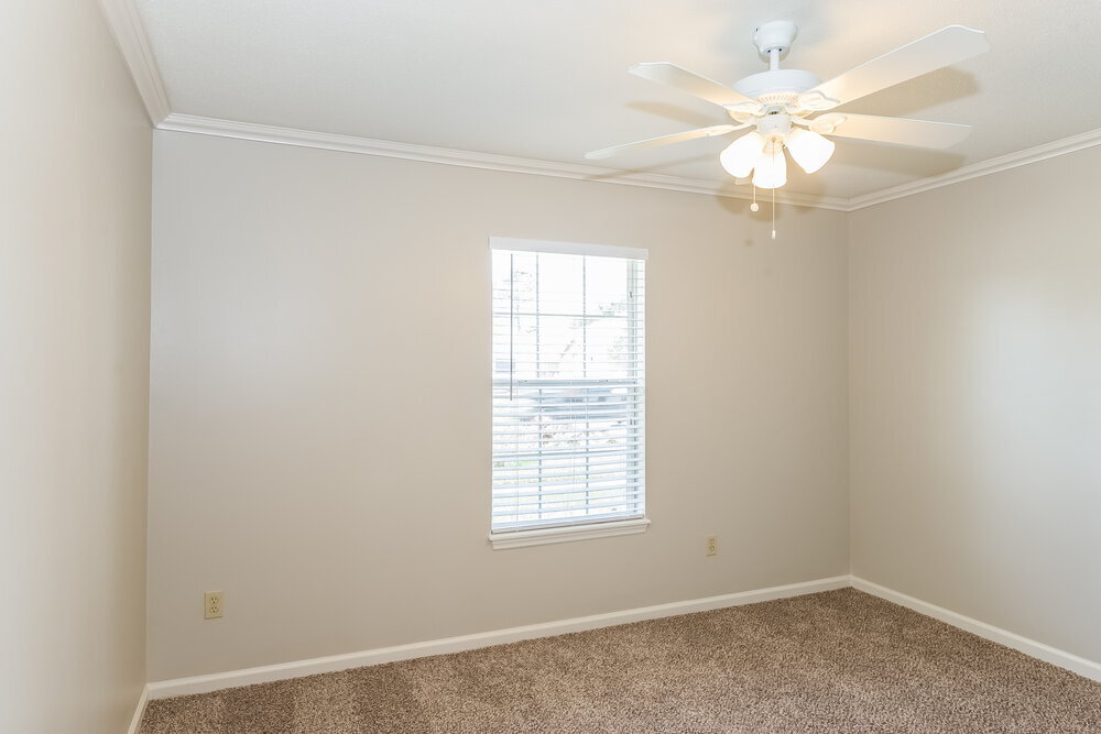 Building Photo - 2077 Willesdon Dr W