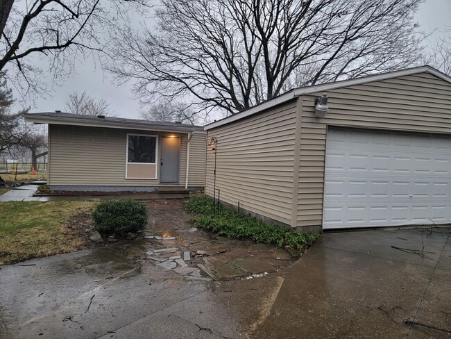 Building Photo - 1196 Thorndale Dr