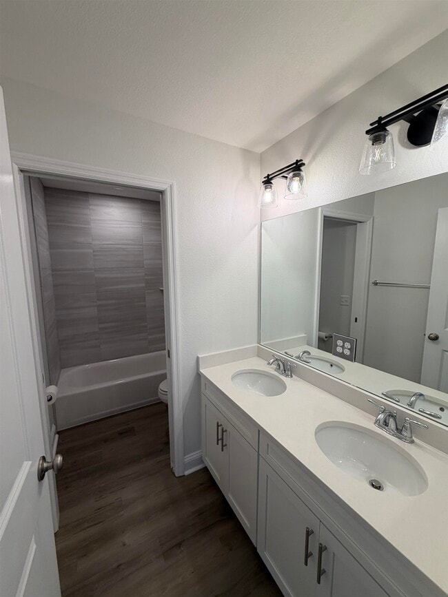 Building Photo - 5631 Fletcher Oaks Dr