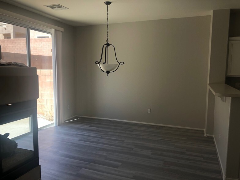 Building Photo - 705 Respectful Ridge Ave