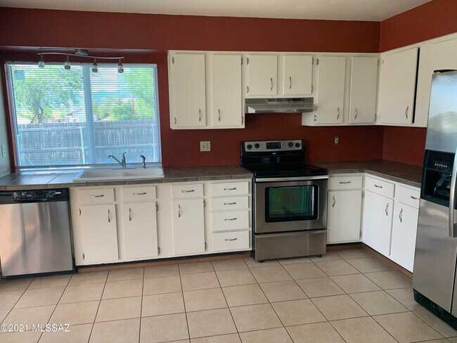 Building Photo - 2602 S Black Moon Dr