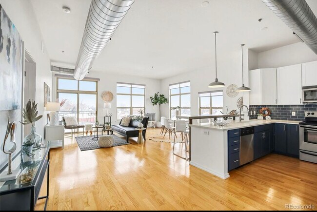 Building Photo - 2900 N Downing St