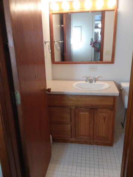 Building Photo - 3246 Douglas Dr N