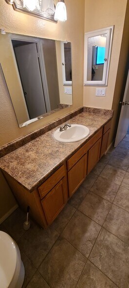 Bath room - 1140 E Curry Rd
