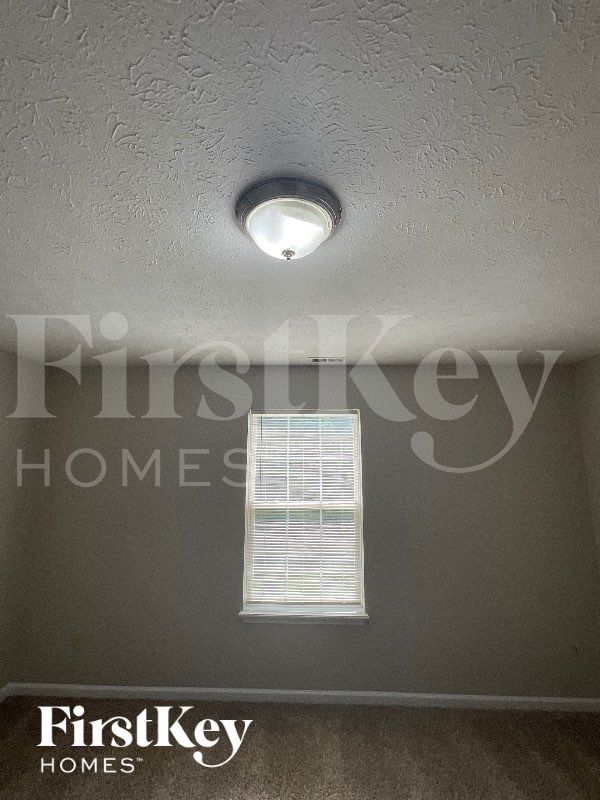 Building Photo - 2377 Willowview Dr