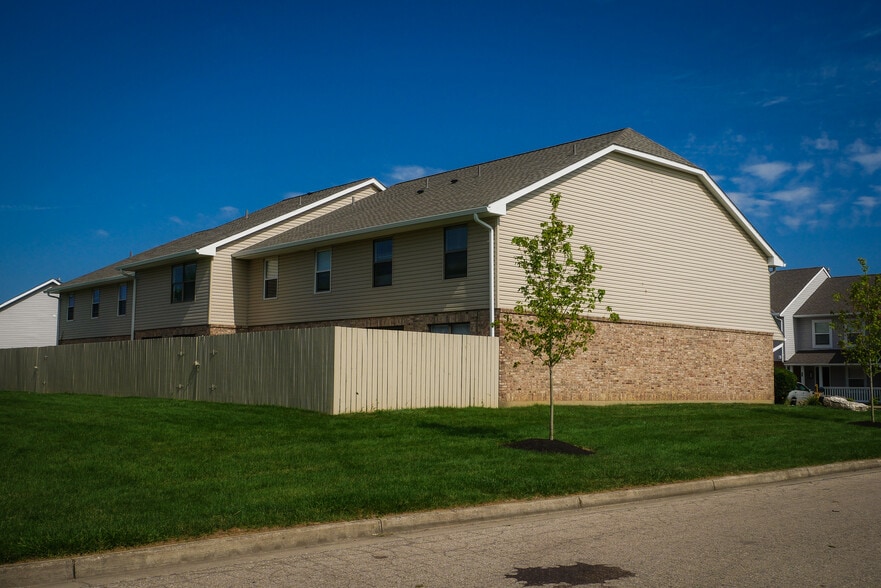 Building Photo - 3854 S Chalet Cir