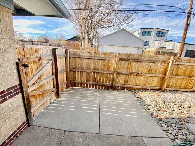 Building Photo - Cozy Home in Sunnyside!