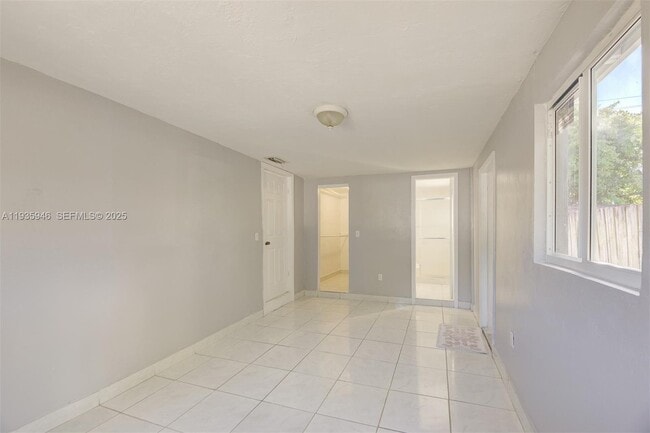 Building Photo - 3510 SW 39th St