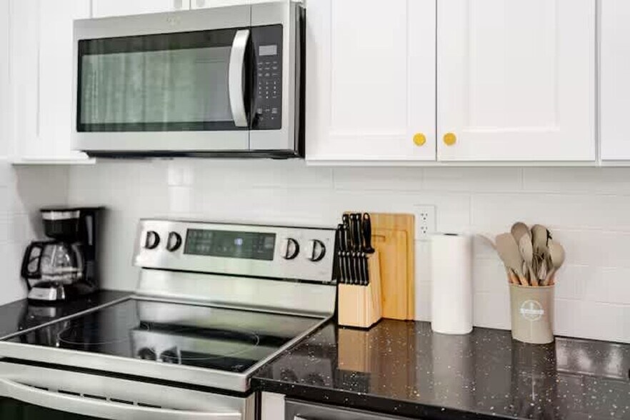 Building Photo - 1384 Ridge Ave