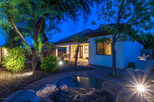 Building Photo - 908 Elm St