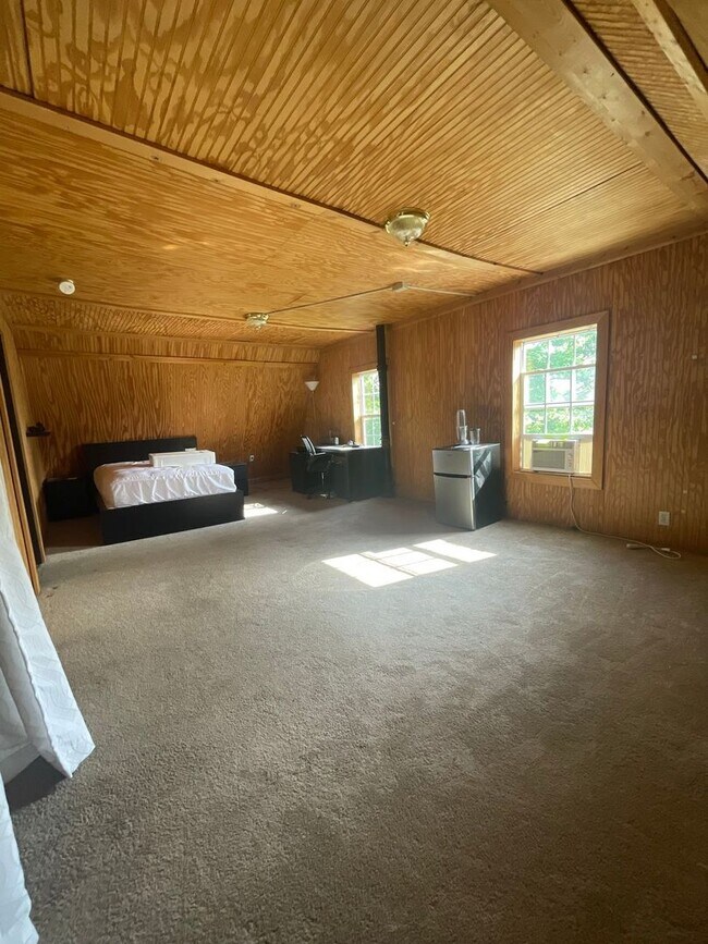 Building Photo - 841 E University Ave