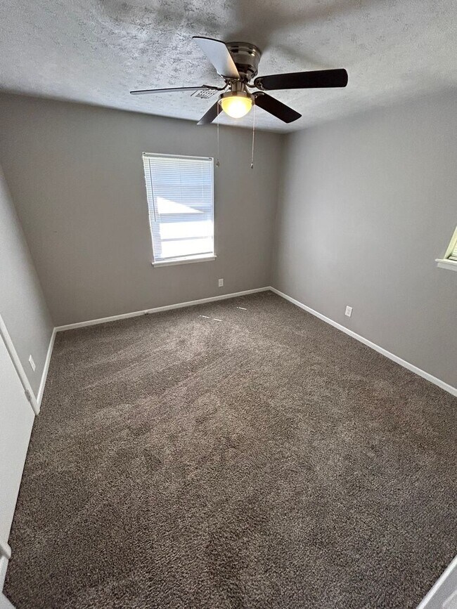 Building Photo - 302 Briarhill Rd