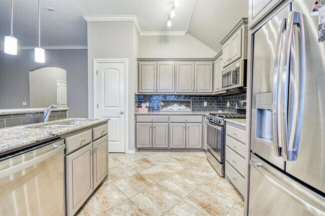 Building Photo - 2204 Alameda Park Dr