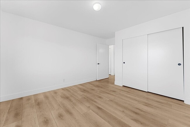 Building Photo - 631 E Elk Ave