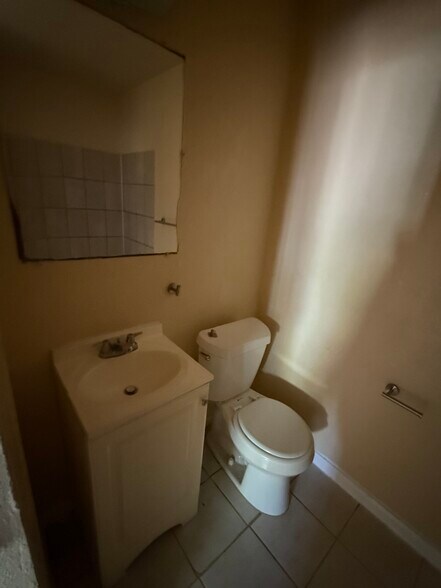 Building Photo - 5605 Pickfair St