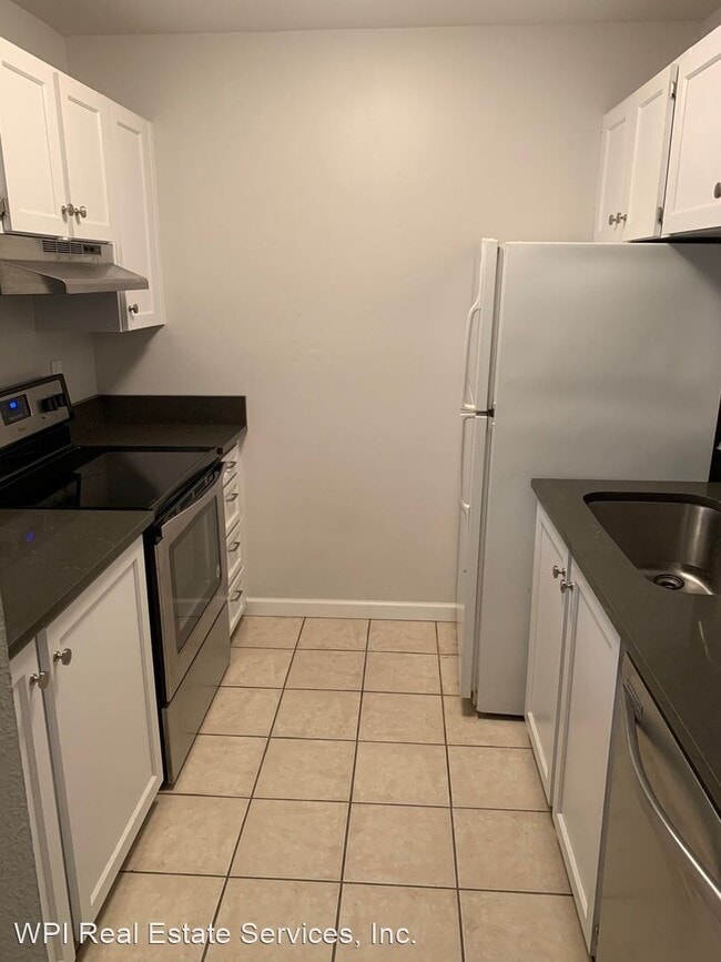 Building Photo - 1 br, 1 bath House - 12515 NE 132nd CT, #A203