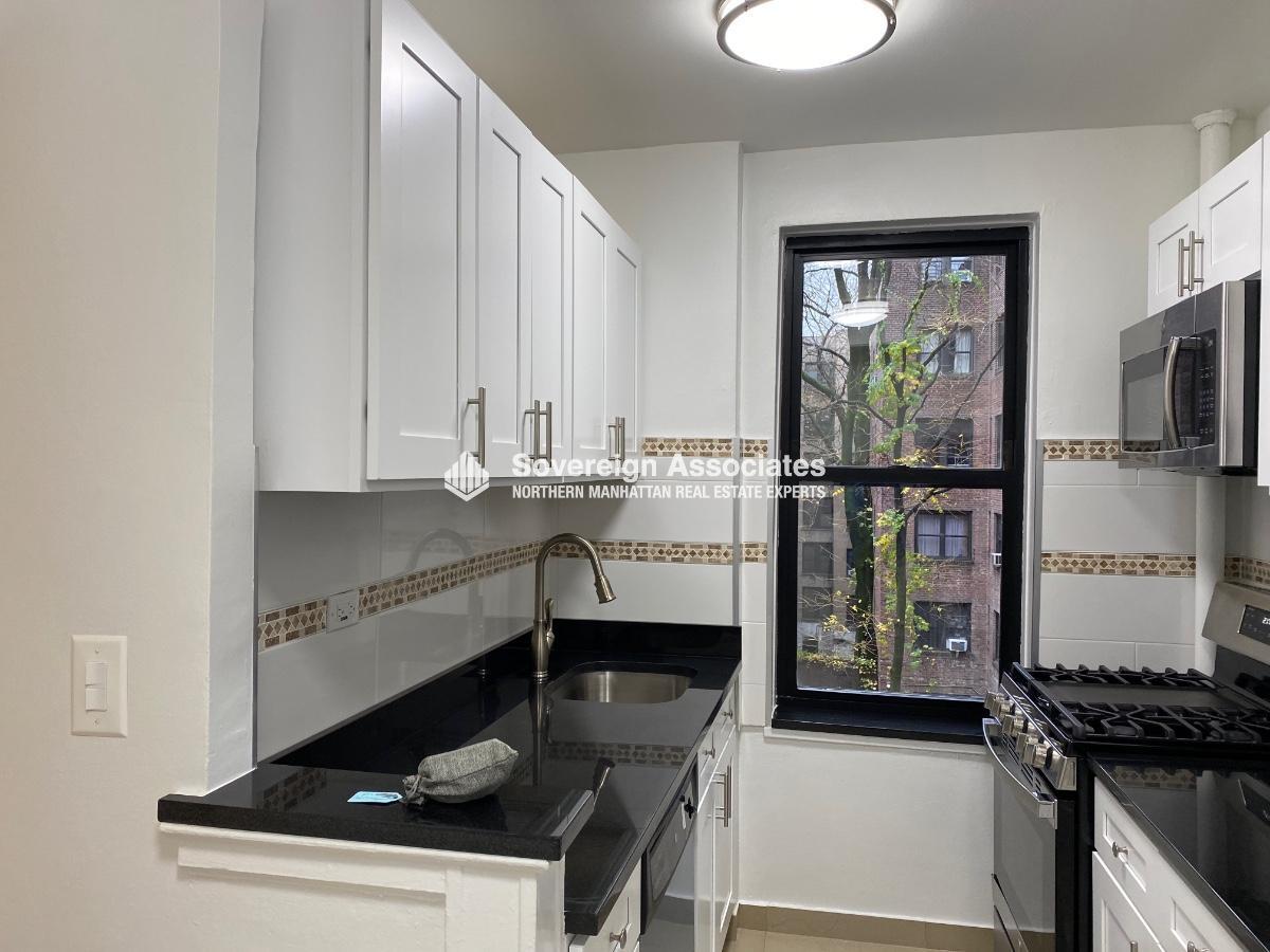 Building Photo - 100 Arden St