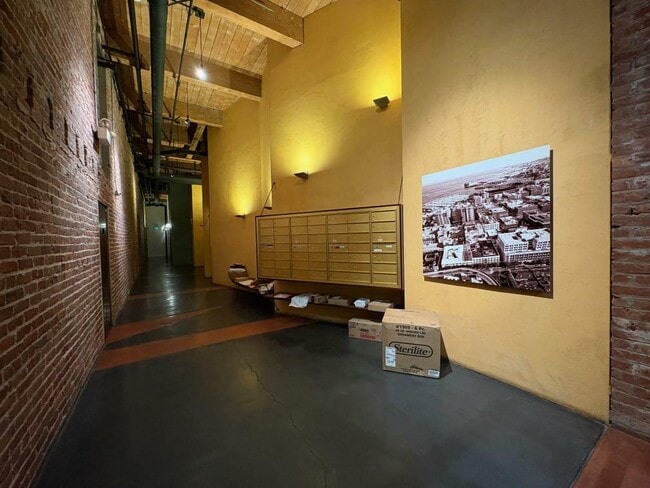 Building Photo - 355 Bryant St