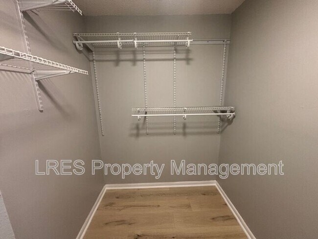 Building Photo - 1004 Stout Ct