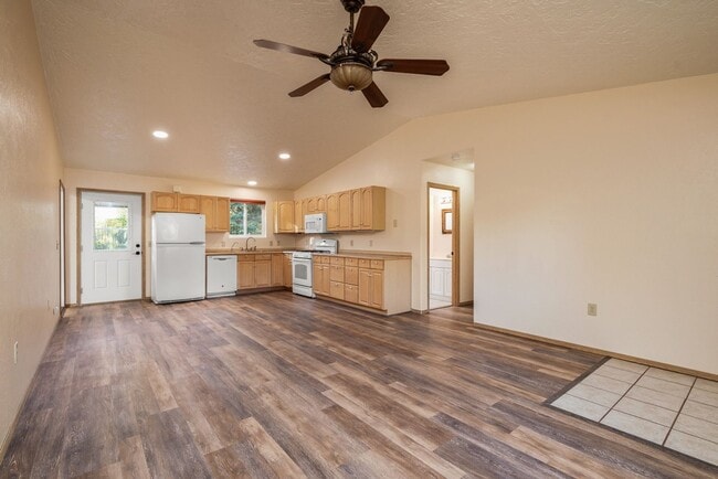 Building Photo - 3 BEDROOM | 2 BATHROOM | 2 CAR GARAGE | AI...