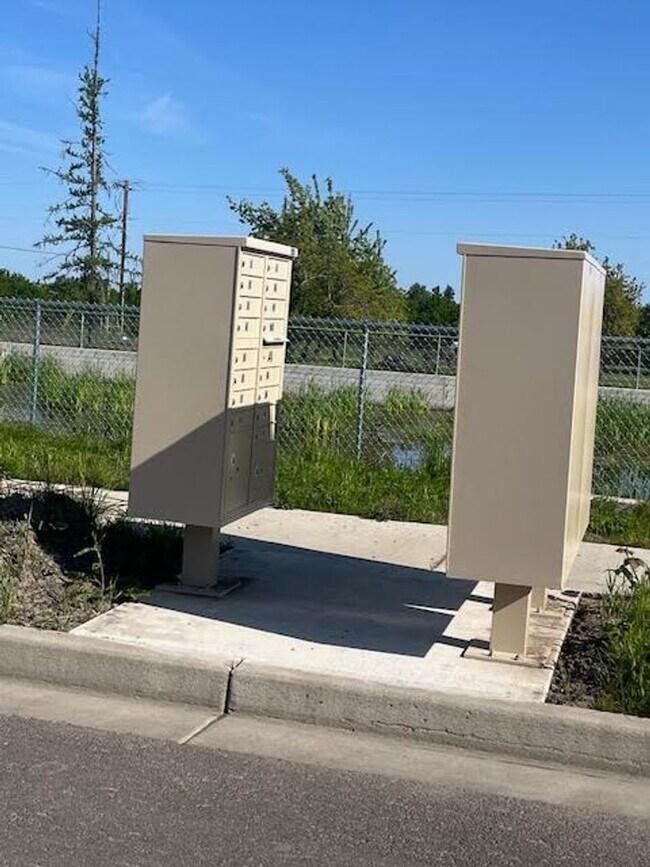 Building Photo - Open House July 19th 10am - 4pm Call 503-3...