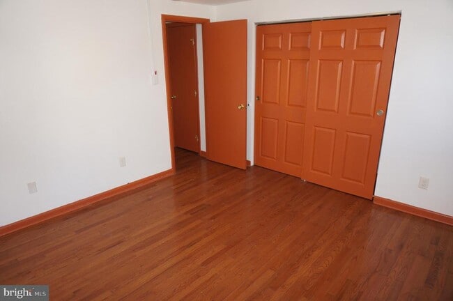 Building Photo - 250 E Chestnut St