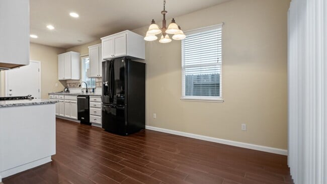 Building Photo - Beautiful 3 bedroom single story home