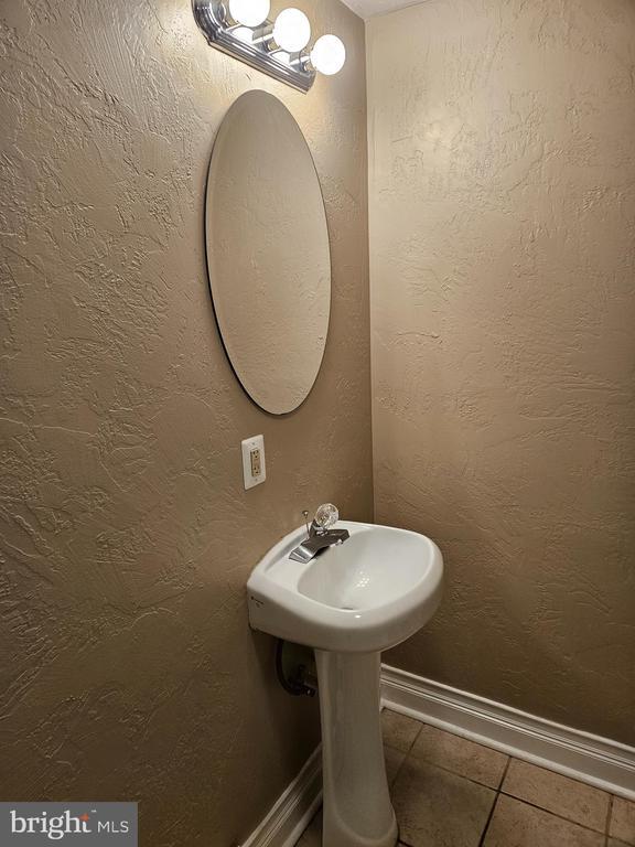 Building Photo - 246 S St Clair St