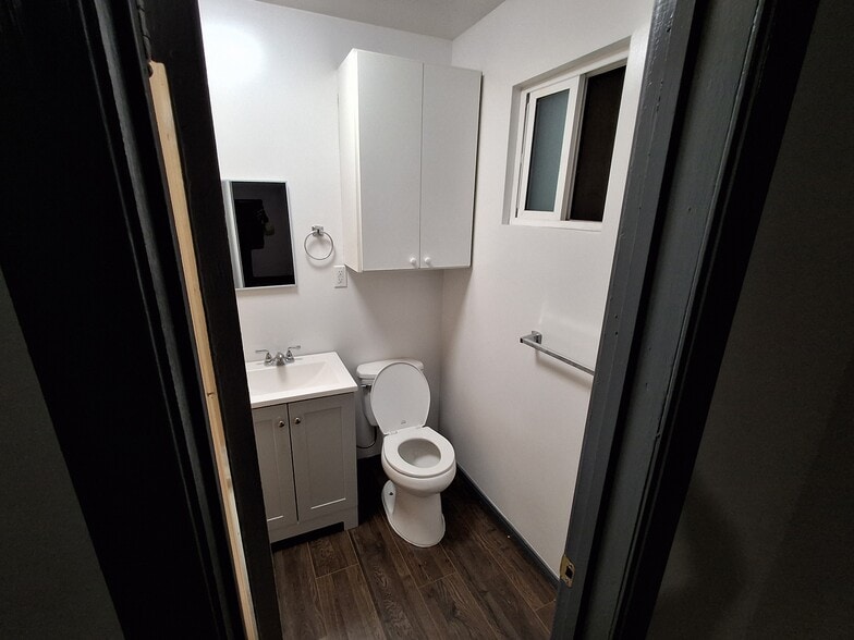 Bathroom - 1412 W 107th St
