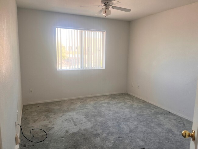Building Photo - Unfurnished Long Term Pool Home