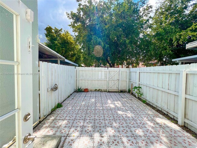 Building Photo - 5808 W 18th Ave