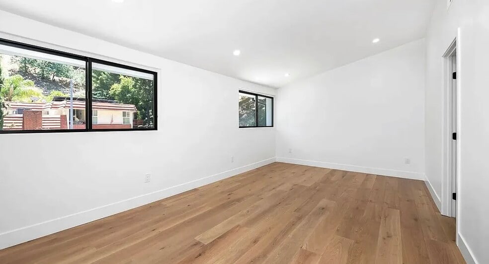 Building Photo - 17163 Clemons Dr