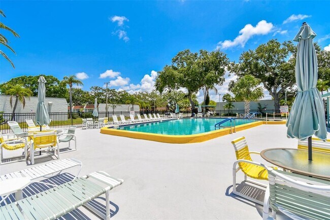 Building Photo - 9032 Mission Oaks Blvd