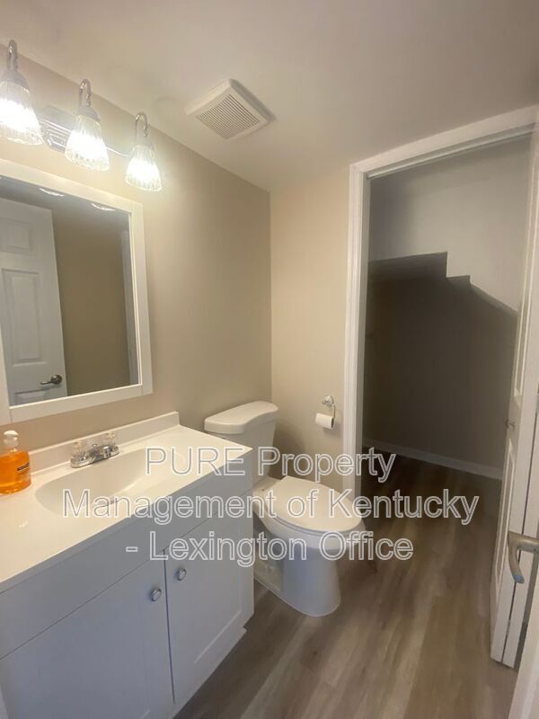Building Photo - 3493 Sutherland Dr