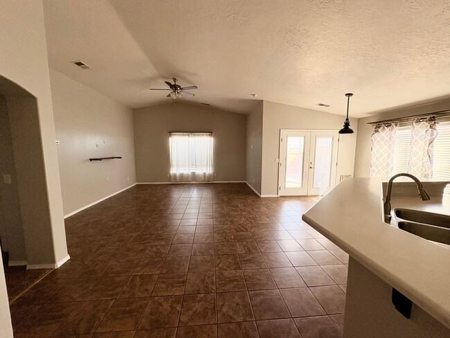 Building Photo - 4626 N Backstretch Rd