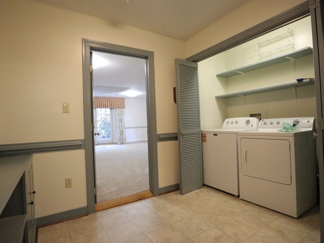Building Photo - Beautiful home for rent minutes from the J...