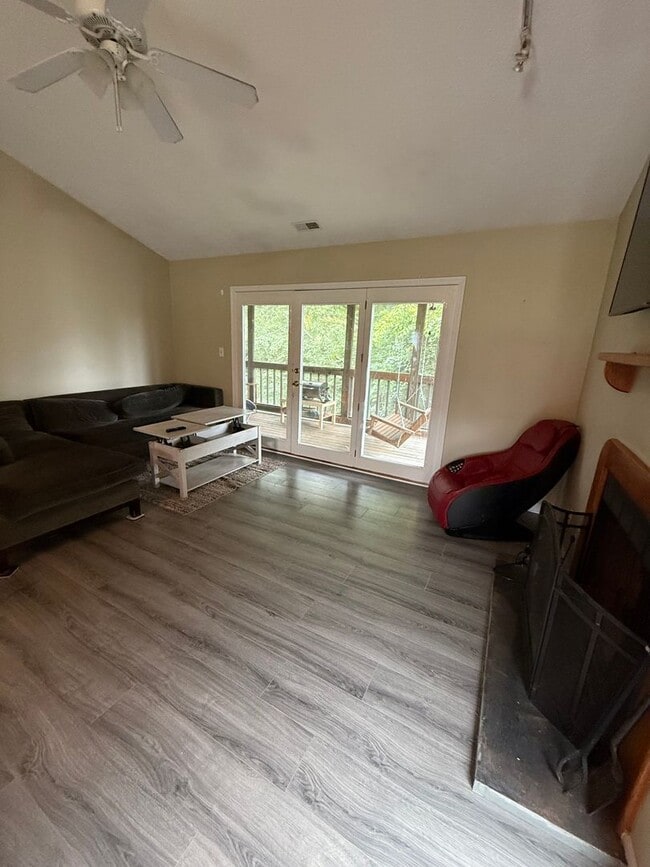 Building Photo - Furnished 2-Bedroom Condo at Eagle Pointe