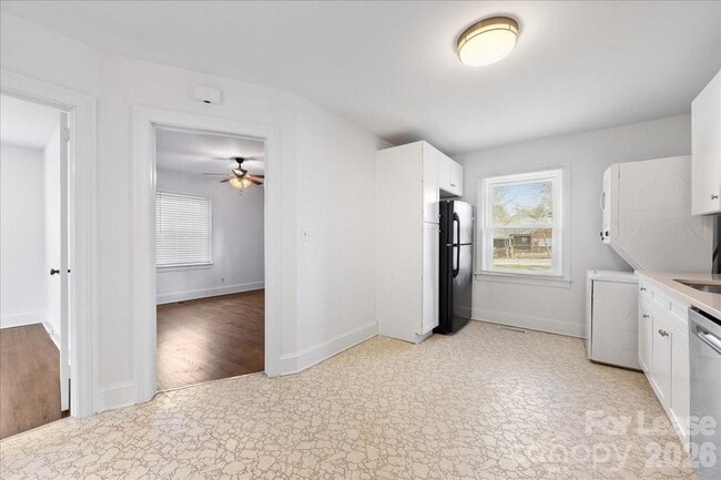 Building Photo - 5711 Oak Dr