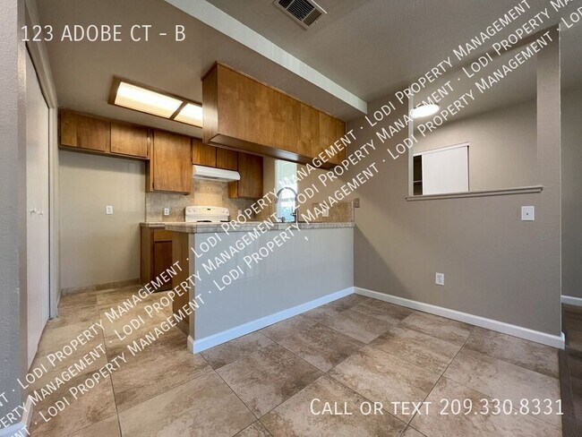 Building Photo - 123 Adobe Ct