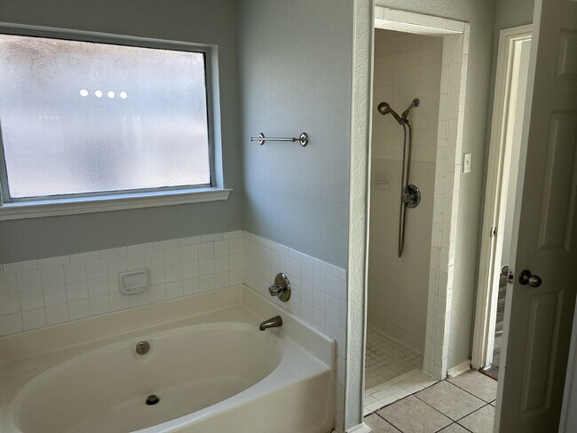 Building Photo - $2095 North Fort Worth! FRESH RENOVATIONS,...