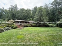 Building Photo - Spacious home in Fairview NC