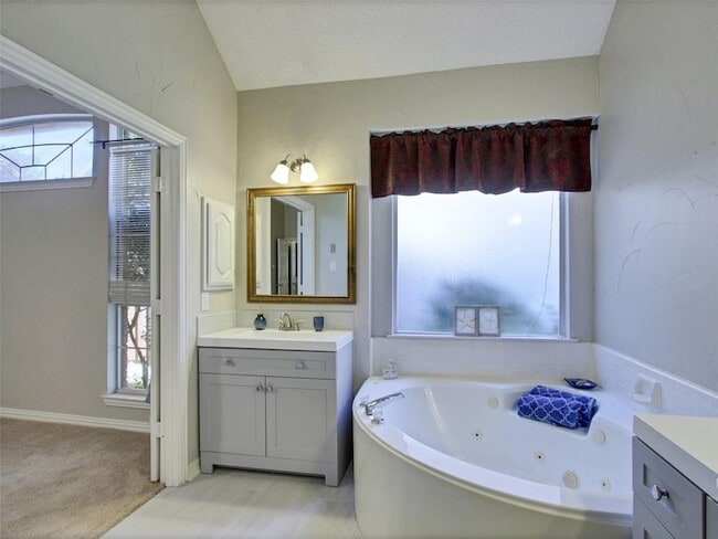 Building Photo - 11117 Knoxville Ln