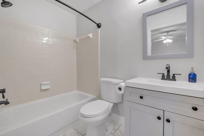 Building Photo - 2424 Ian Dr