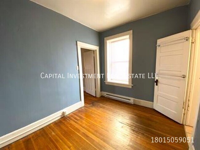 Building Photo - 470 E 300 S